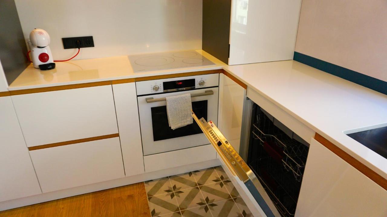 Апартамент Жасмин С Частен Гараж - Jasmin Apartment With Private Garage Varna Bagian luar foto
